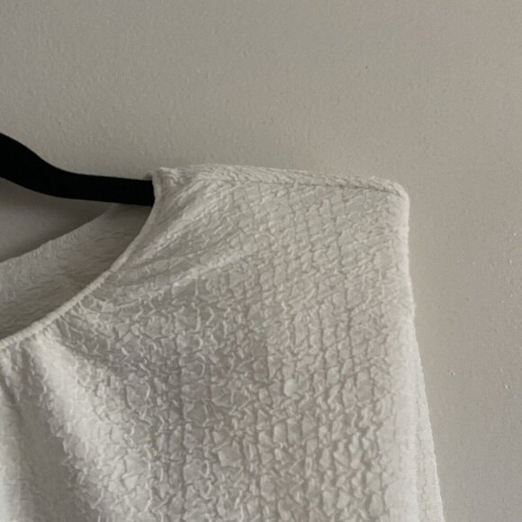 Express Women SZ L Ivory Textured Sleeveless Shoulder Pad Elastic Waist Top NWT - Picture 3 of 7